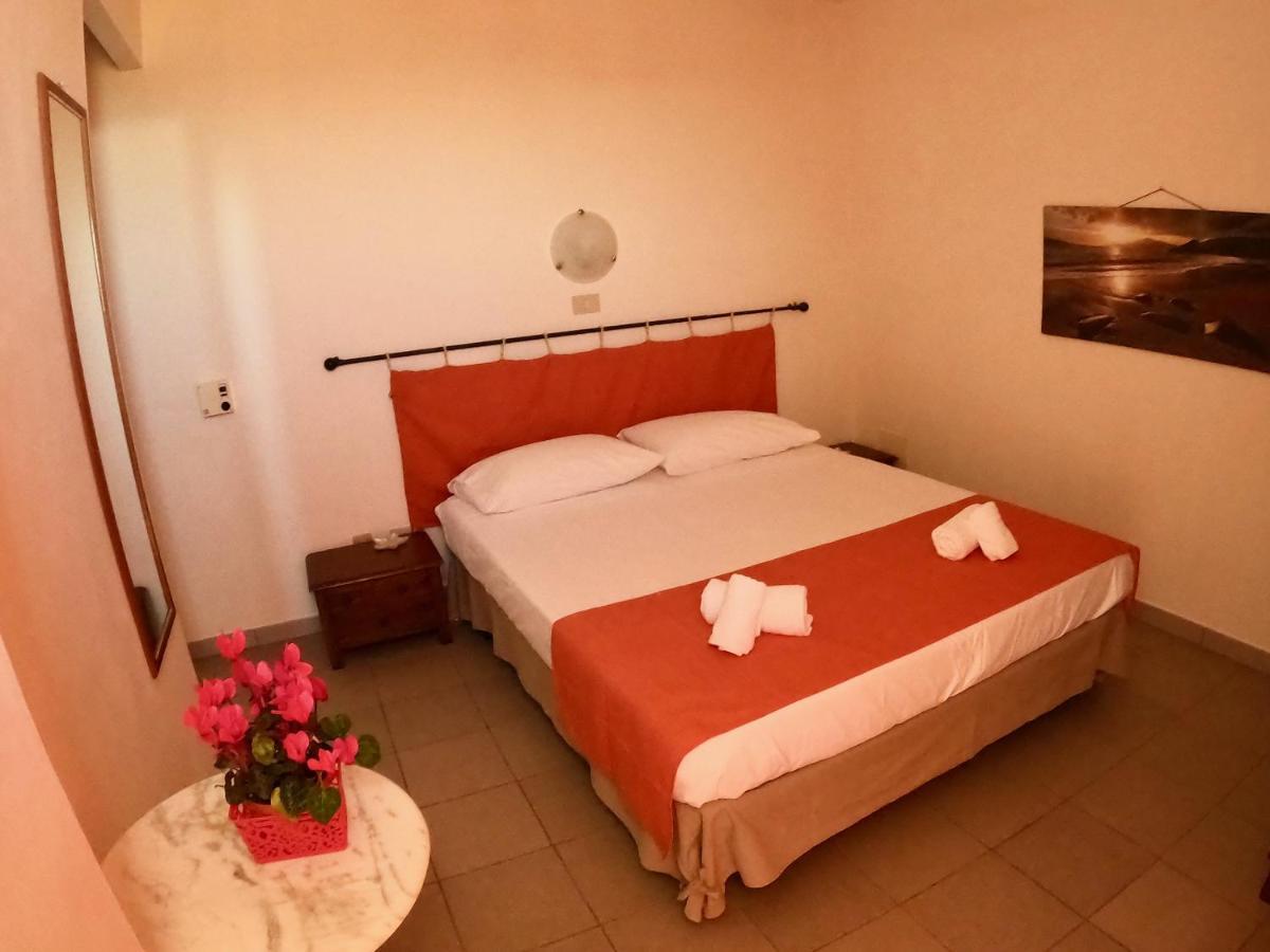 La Bussola Hotel Porto Palo Kültér fotó